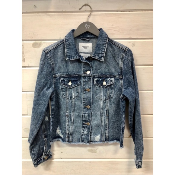 PRICE DROP 🔥HP! Leah Classic Denim Jacket with Raw Hem - Picture 10 of 11